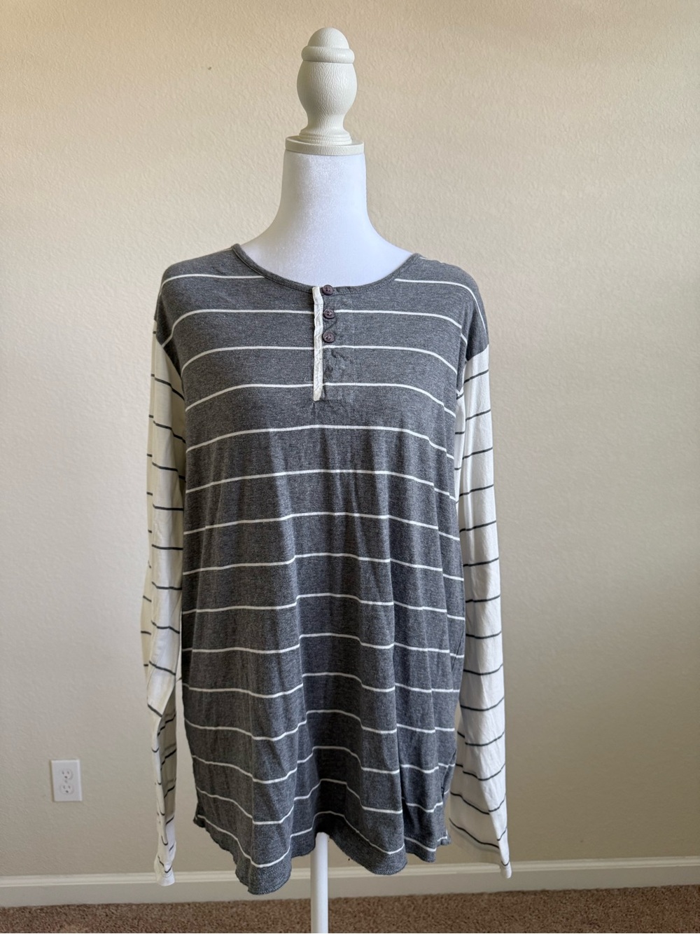 Krew Long Sleeve Men’s Henley Stripe Shirt - Gray/White Large NWOT